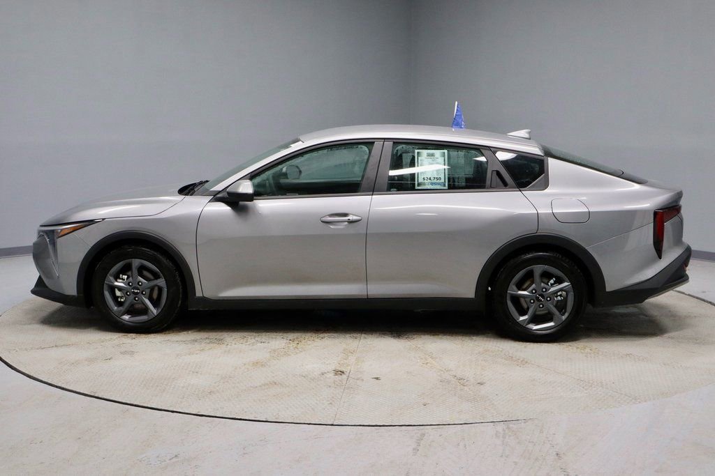 Used 2025 Kia K4 LXS image 2