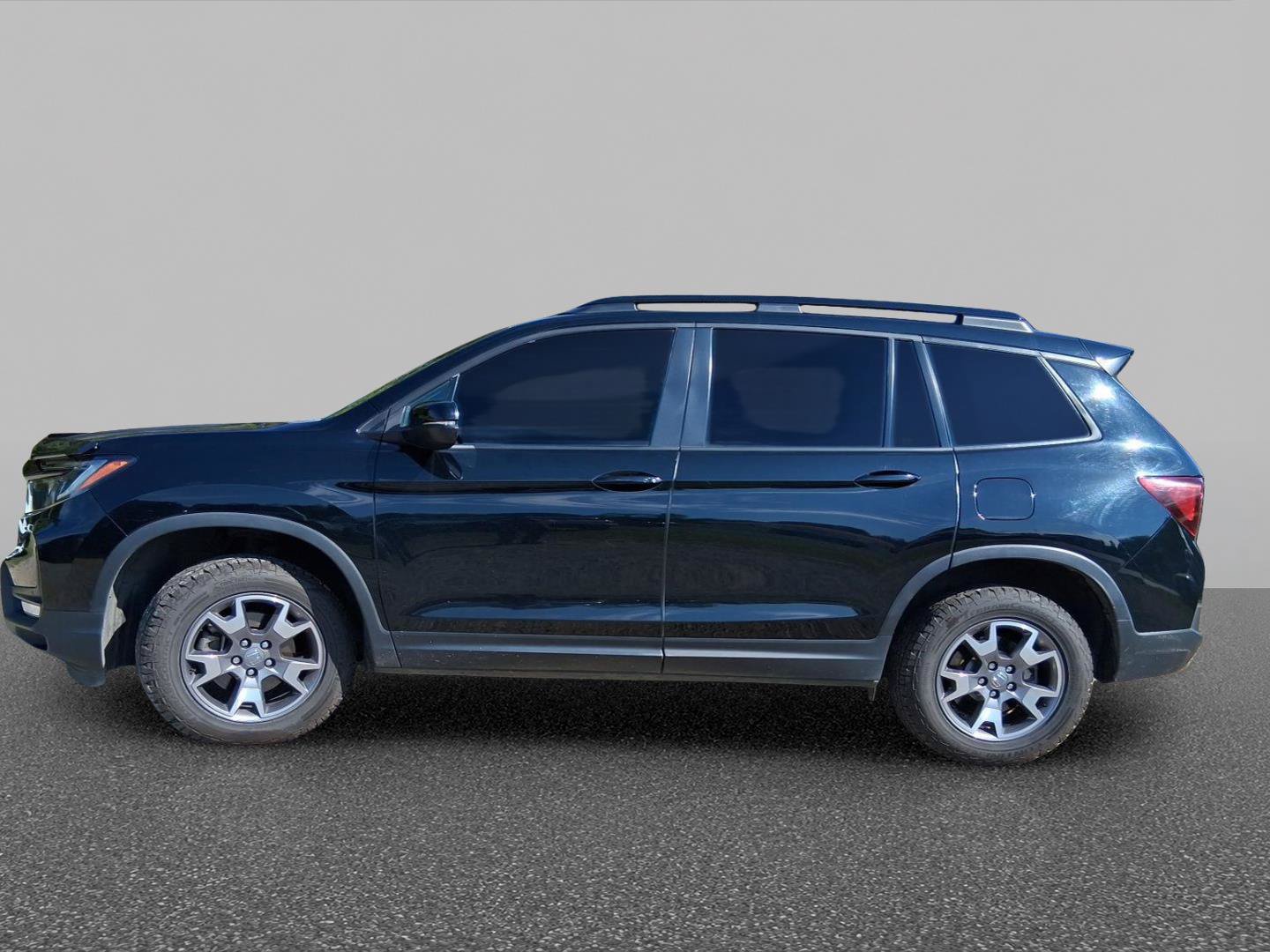 Used 2023 Honda Passport TrailSport image 2