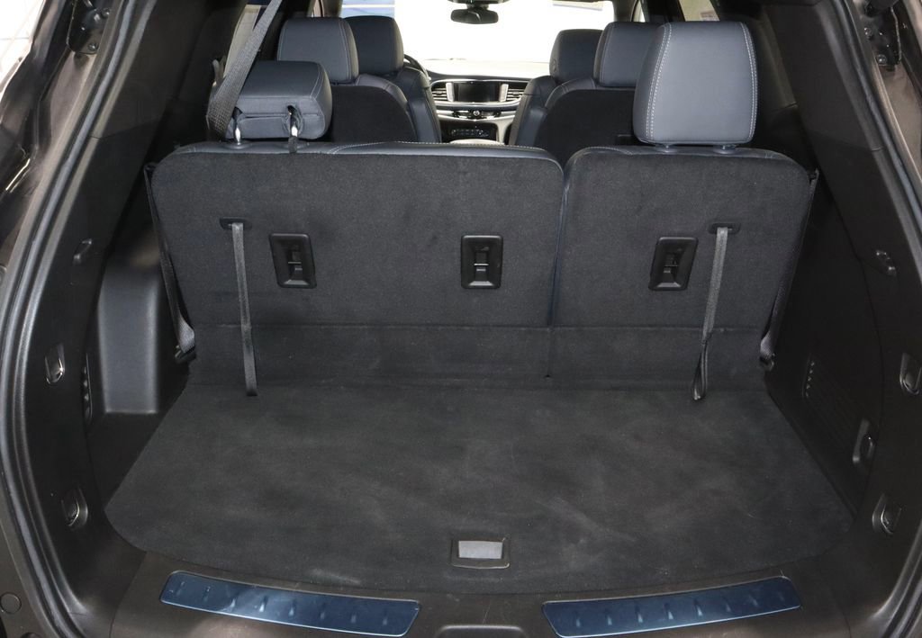 Used 2024 Buick Enclave Essence w/ Sport Touring Edition FWD image 13