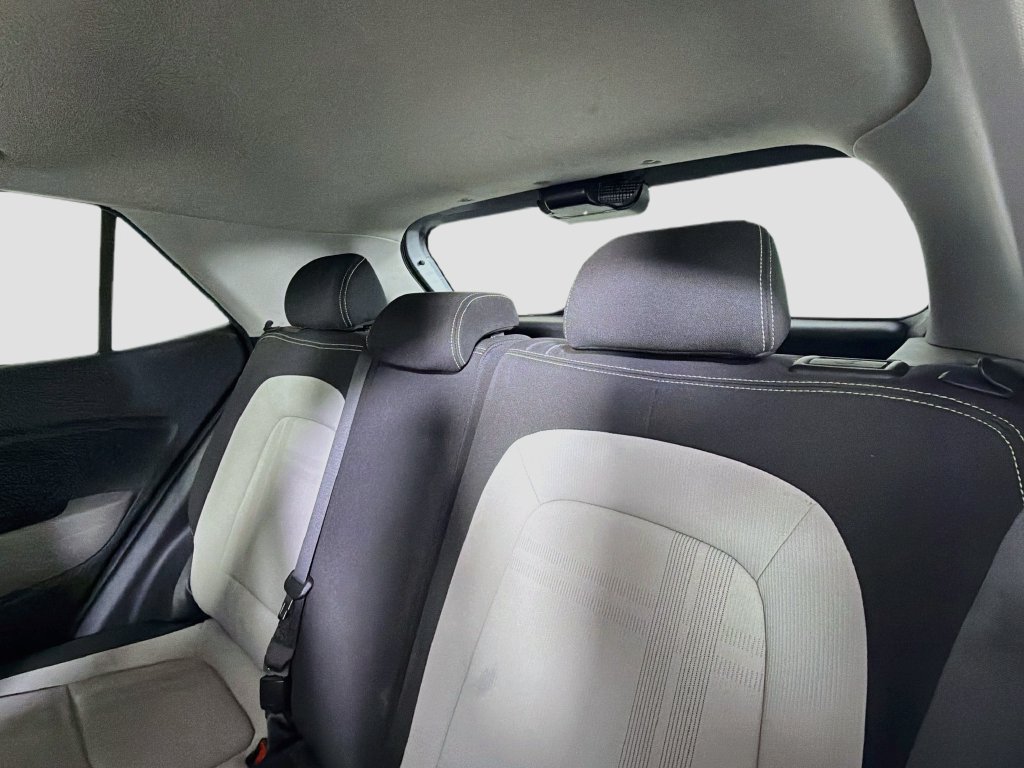 Used 2022 Hyundai Venue SEL FWD image 17