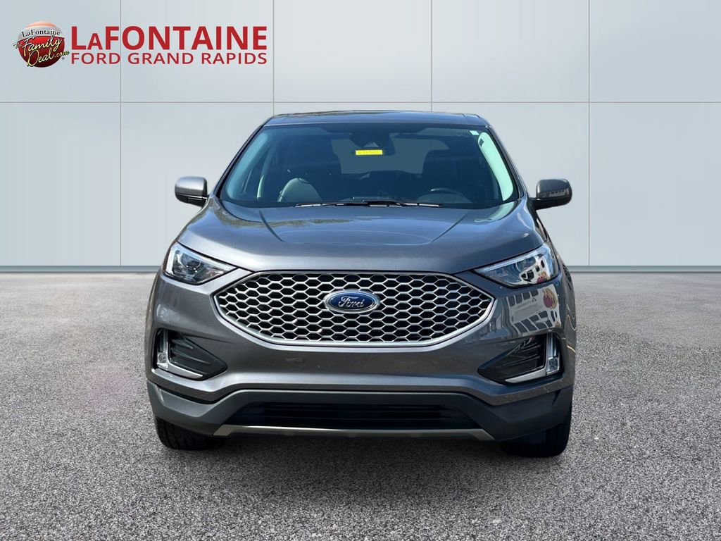 Certified 2024 Ford Edge SEL w/ Convenience Package AWD/4WD image 2