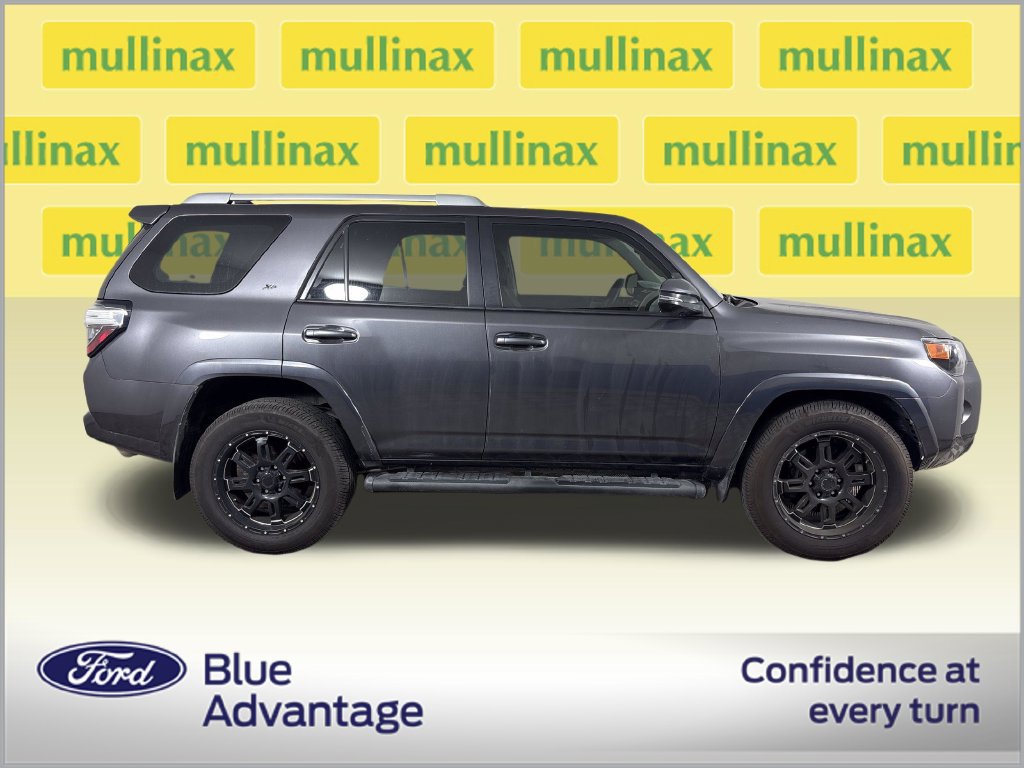 Used 2017 Toyota 4Runner SR5 Premium RWD image 2