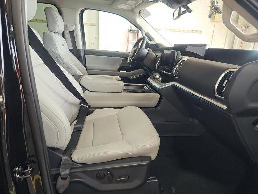 Certified 2025 Ford Expedition Platinum AWD/4WD image 11