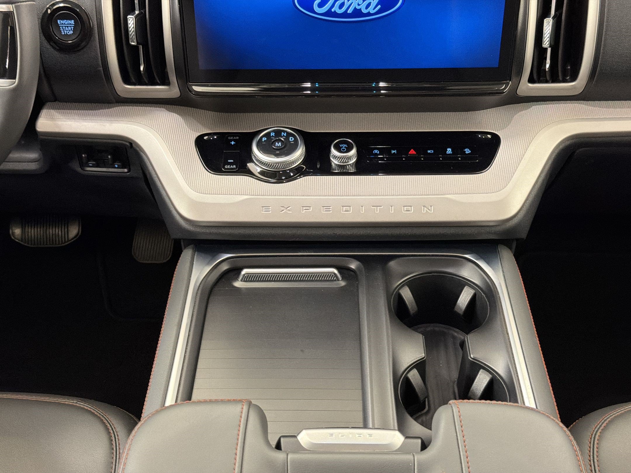 Certified 2025 Ford Expedition Active AWD/4WD image 18
