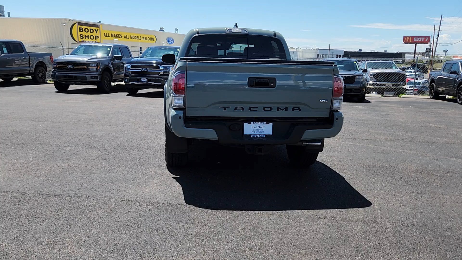 Used 2023 Toyota Tacoma TRD Off-Road w/ TRD Premium Off Road Package AWD/4WD image 3