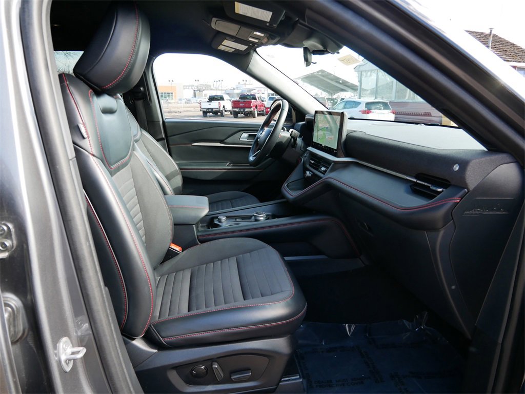 Certified 2025 Ford Explorer ST-Line w/ ST-Line Street Pack image 8