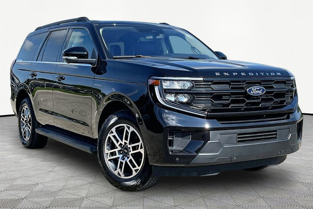 Certified 2025 Ford Expedition Active AWD/4WD image 12