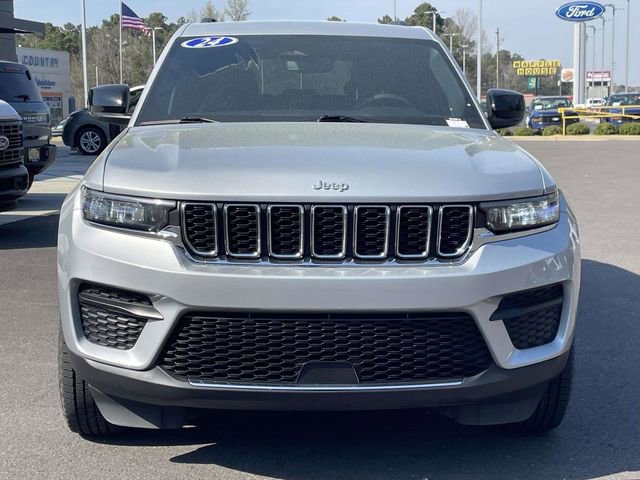 Used 2024 Jeep Grand Cherokee Laredo image 9