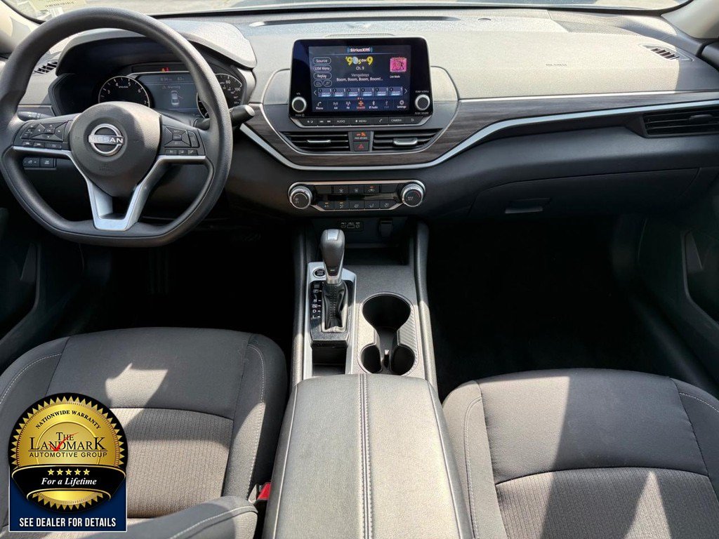 Used 2025 Nissan Altima 2.5 SV FWD image 15