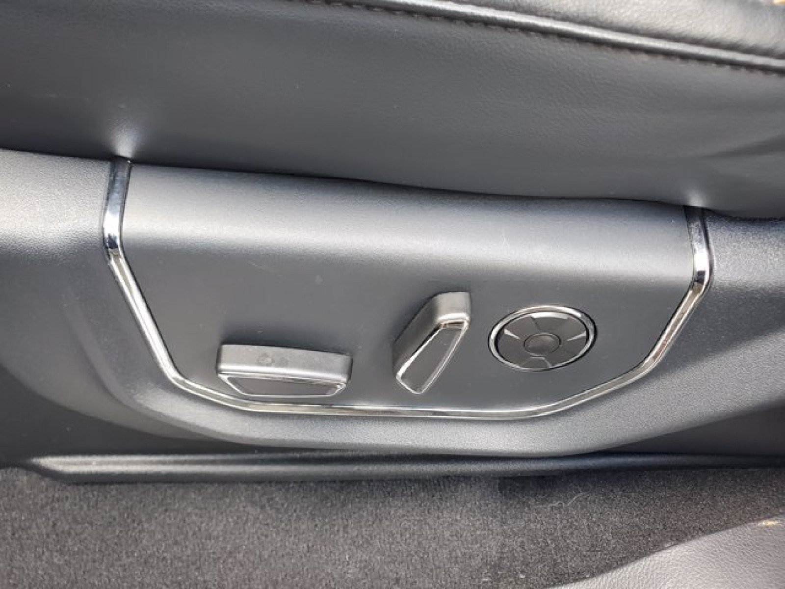 Certified 2024 Ford Expedition Max Platinum RWD image 13