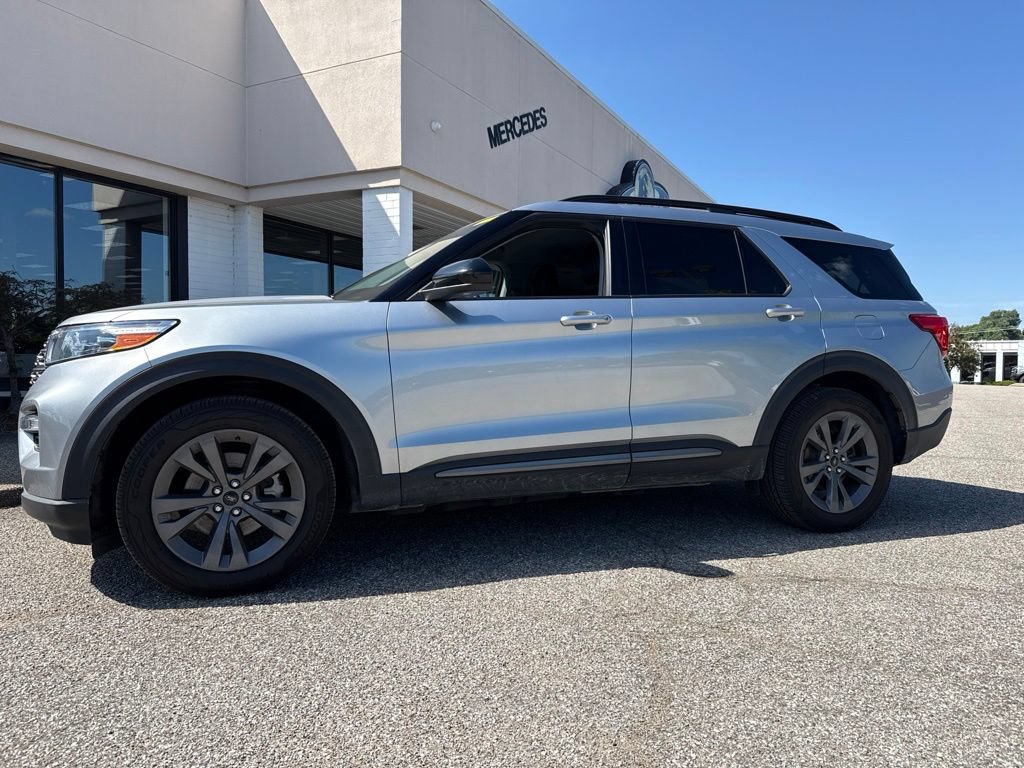 Certified 2023 Ford Explorer XLT w/ Equipment Group 202A RWD image 19