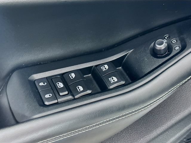 Used 2023 Jeep Grand Cherokee L Limited AWD/4WD image 24