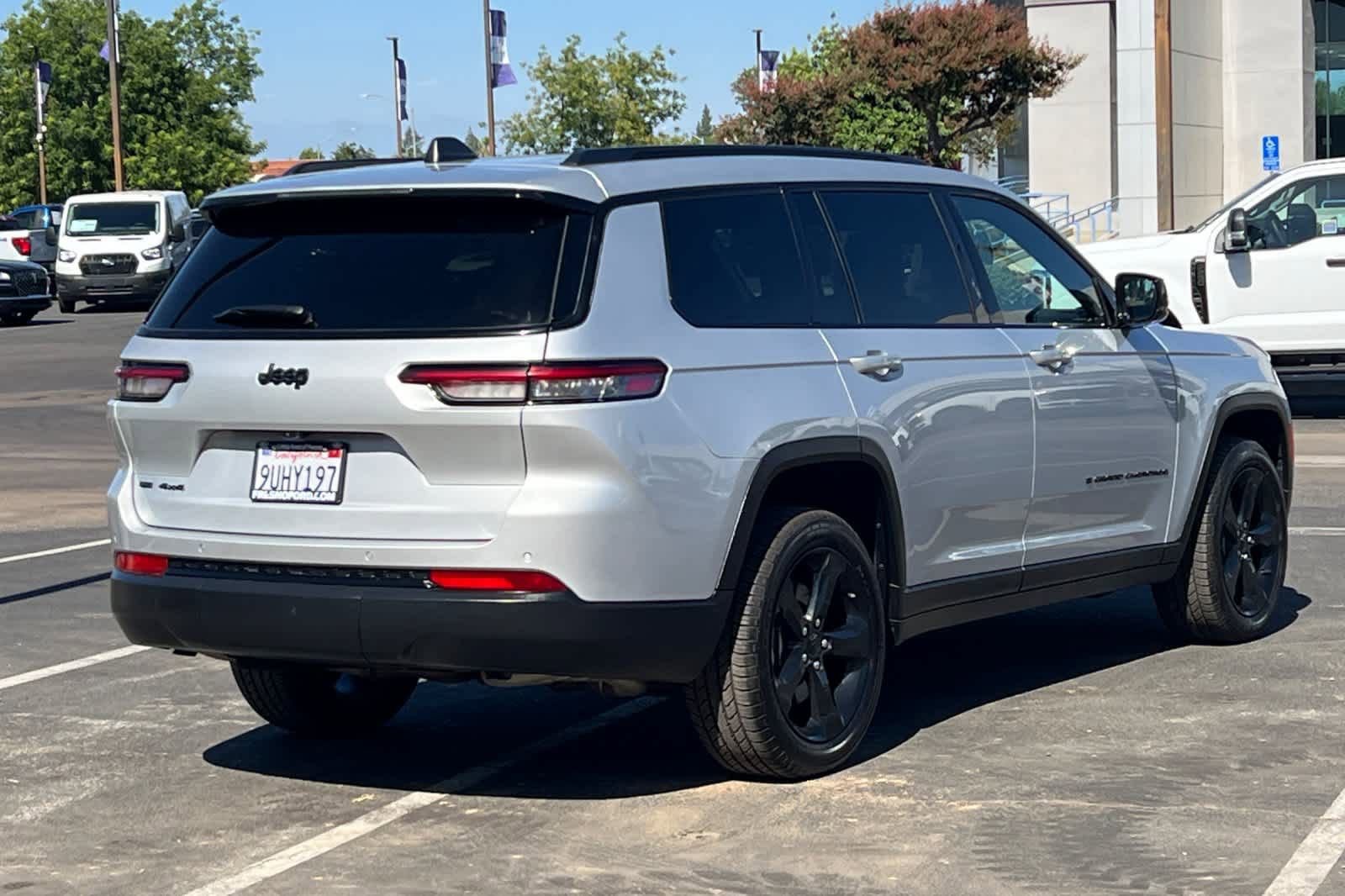 Used 2021 Jeep Grand Cherokee L Laredo AWD/4WD image 2