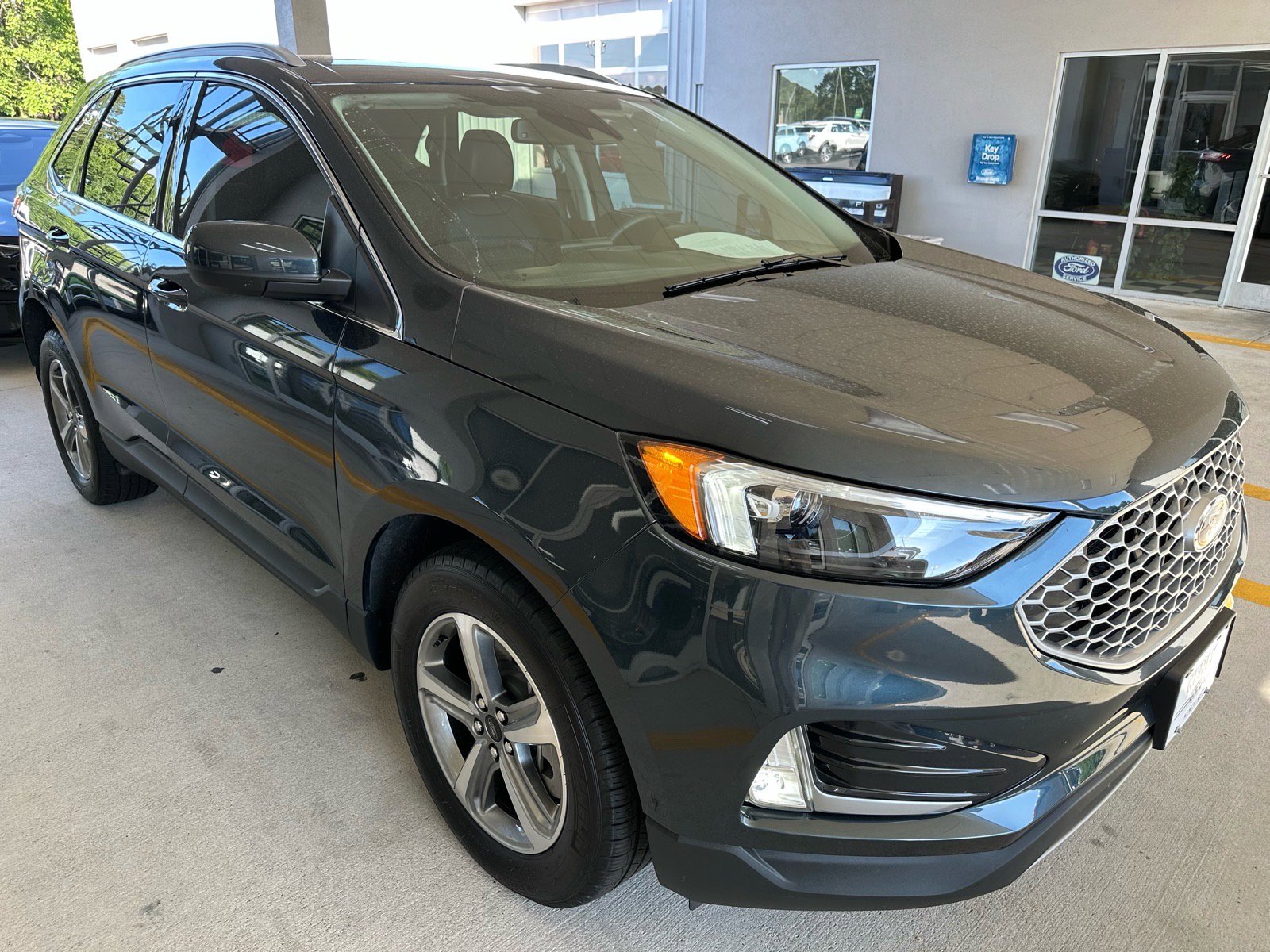 Certified 2024 Ford Edge SEL w/ Convenience Package AWD/4WD image 8