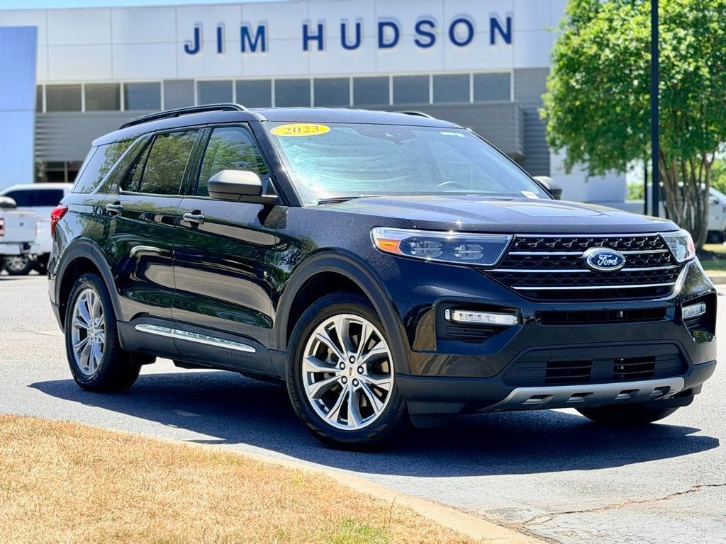 Certified 2023 Ford Explorer XLT w/ Equipment Group 202A RWD image 2