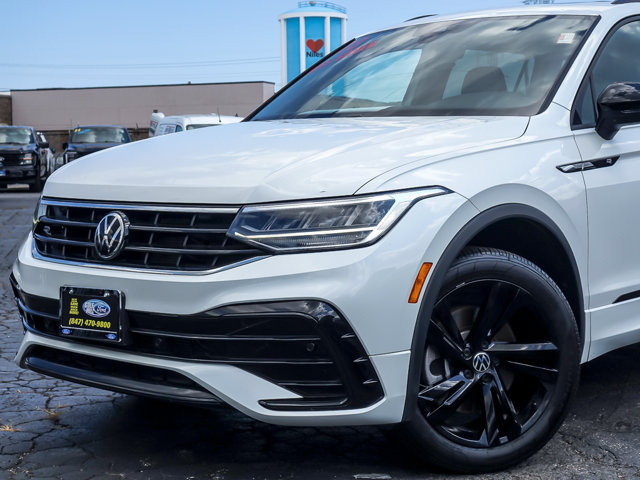 Used 2023 Volkswagen Tiguan SE R-Line AWD/4WD image 2