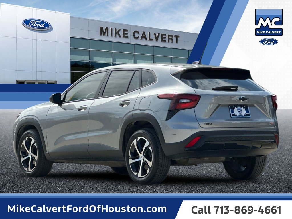 Used 2025 Chevrolet Trax RS w/ Sunroof Package FWD image 3