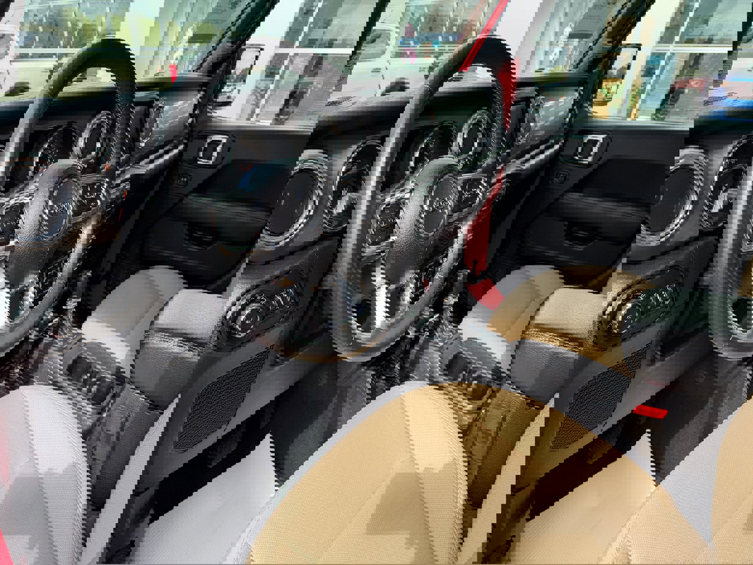 Used 2018 Jeep Wrangler Unlimited Sahara w/ Safety Group image 13