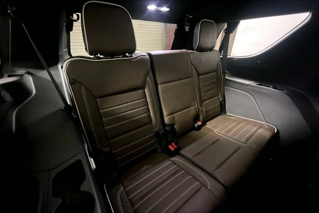 Used 2025 GMC Yukon Denali Ultimate AWD/4WD image 23