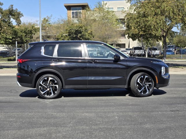 Used 2024 Mitsubishi Outlander SE AWD/4WD image 3