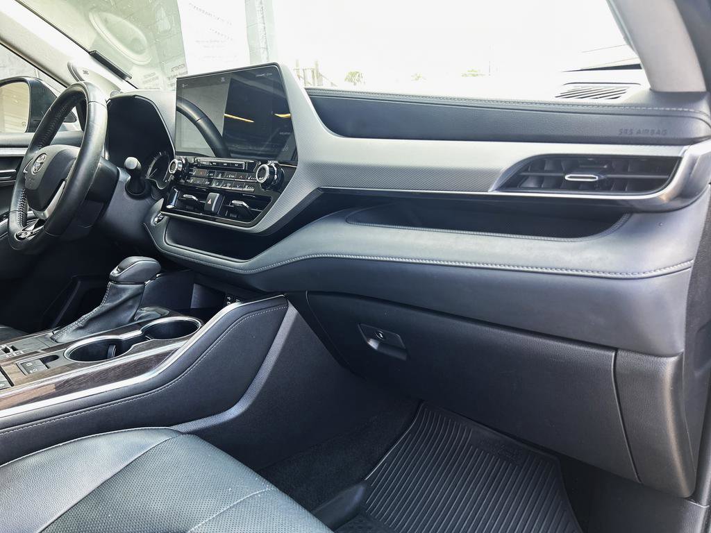 Used 2022 Toyota Highlander Platinum FWD image 17