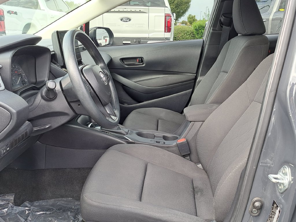 Used 2025 Toyota Corolla LE FWD image 13