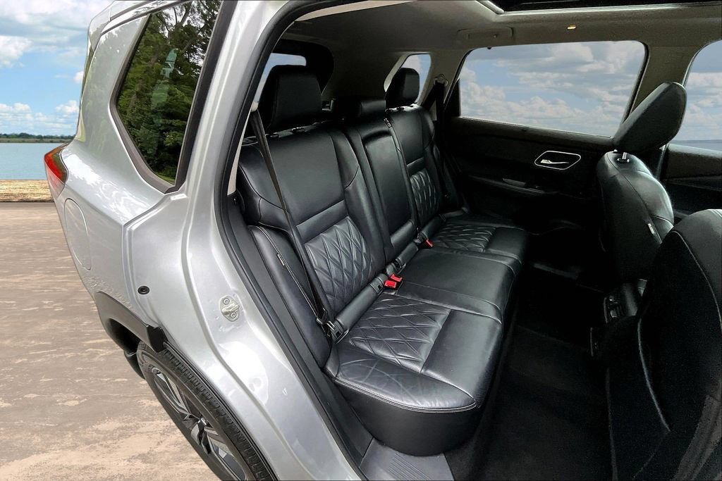 Used 2021 Nissan Rogue Platinum FWD image 27