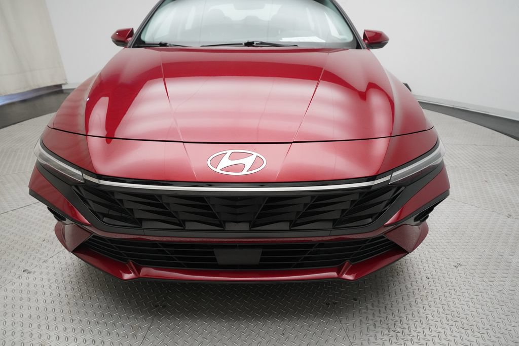 Used 2025 Hyundai Elantra Limited FWD image 21