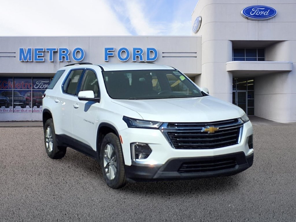 Used 2023 Chevrolet Traverse LT