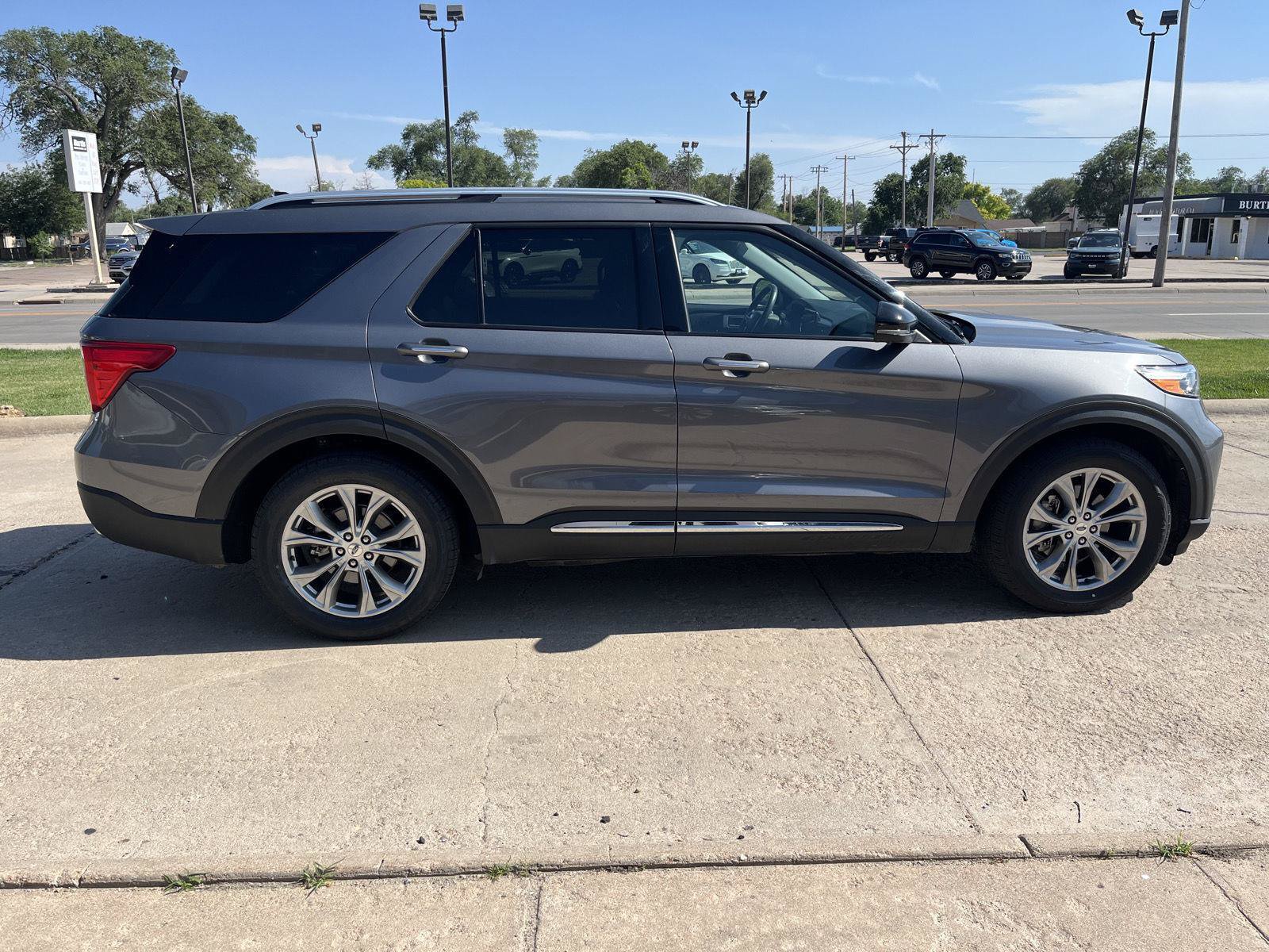 Certified 2022 Ford Explorer Limited w/ Equipment Group 301A RWD image 7