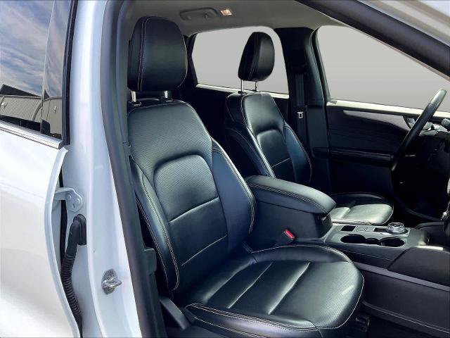 Certified 2024 Ford Escape Platinum AWD/4WD image 30