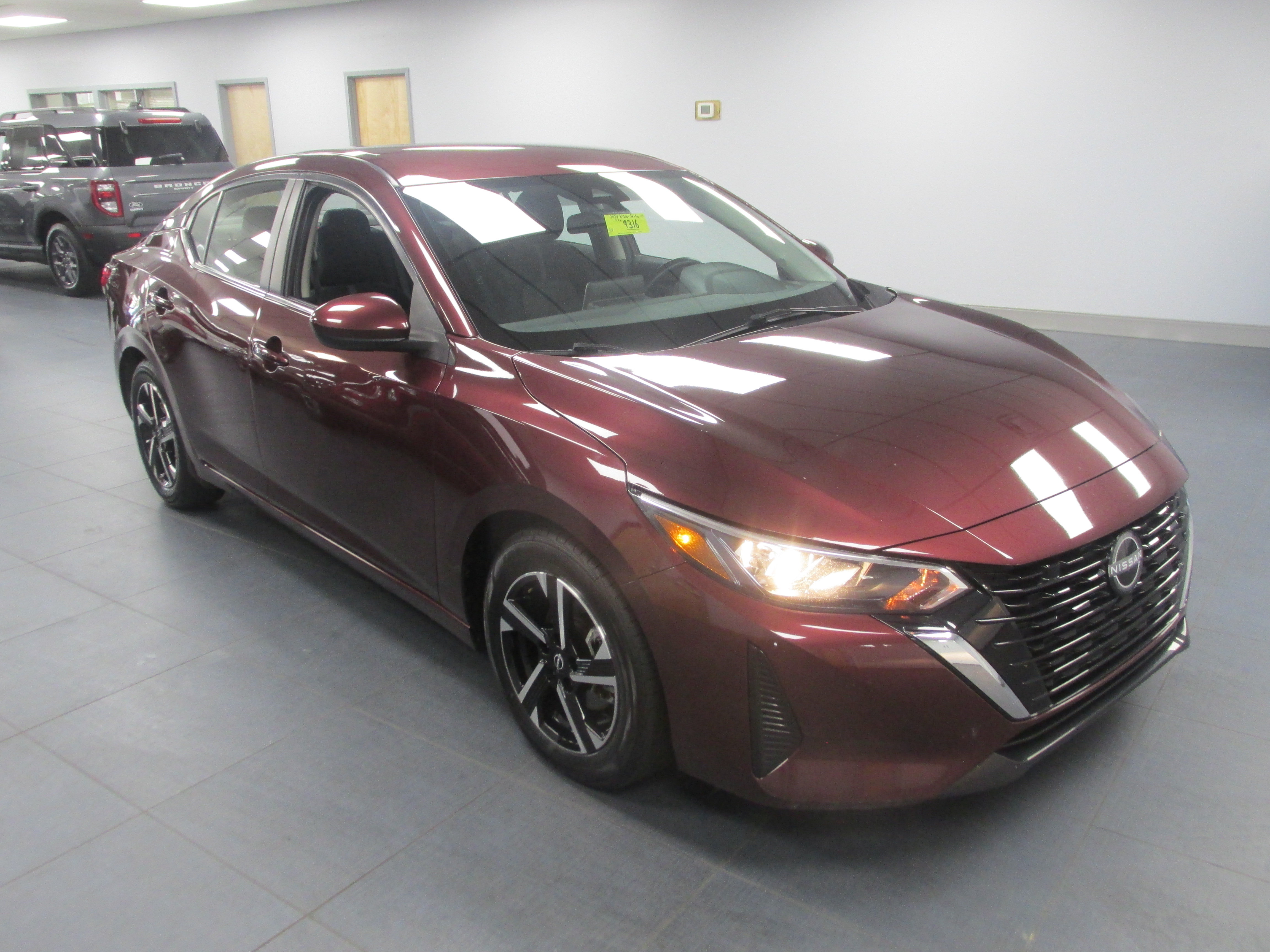 Used 2024 Nissan Sentra SV FWD image 3