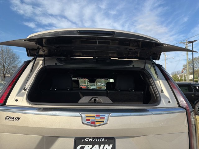 Used 2023 Cadillac Escalade Premium Luxury RWD image 7