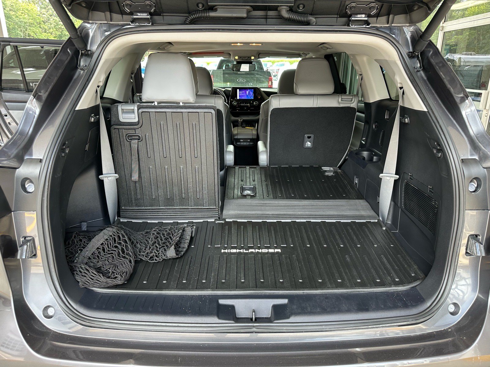 Used 2024 Toyota Highlander XLE AWD/4WD image 23