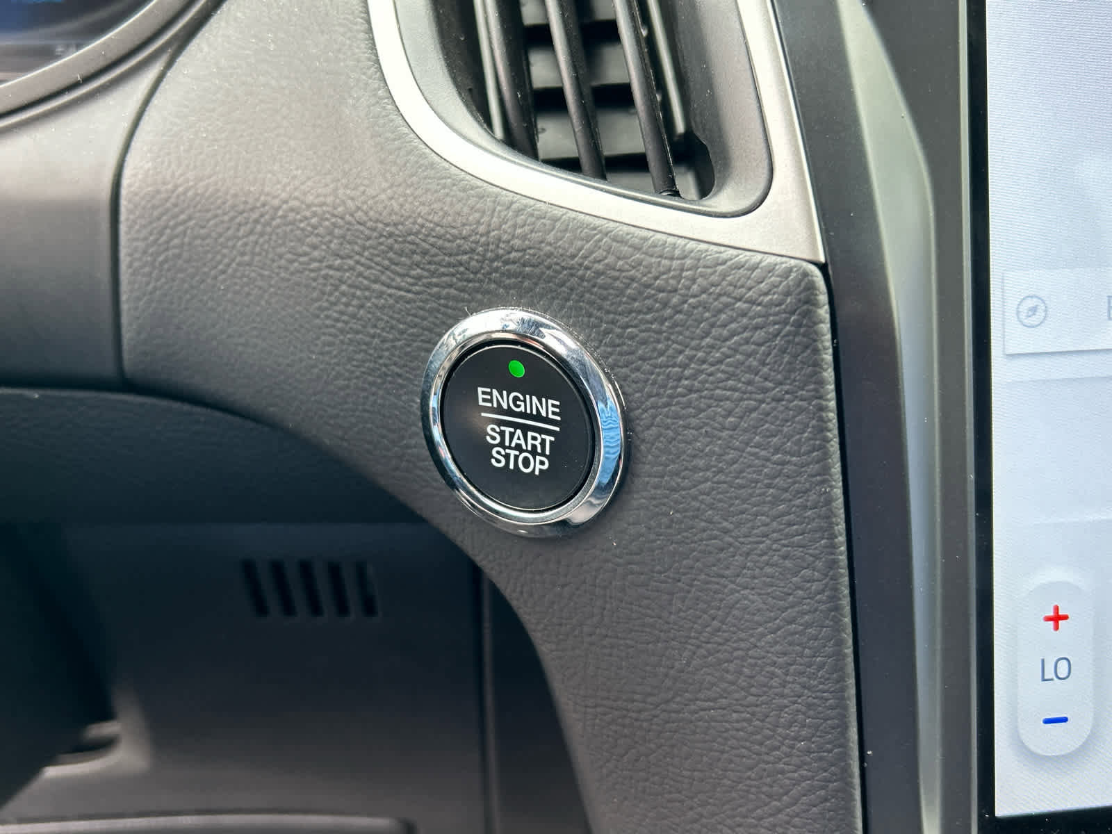 Certified 2024 Ford Edge SEL image 35