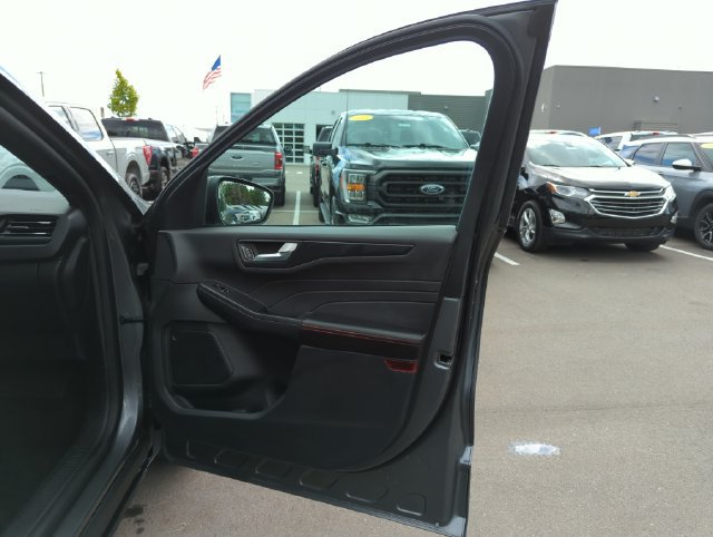 Certified 2025 Ford Escape ST-Line AWD/4WD image 14