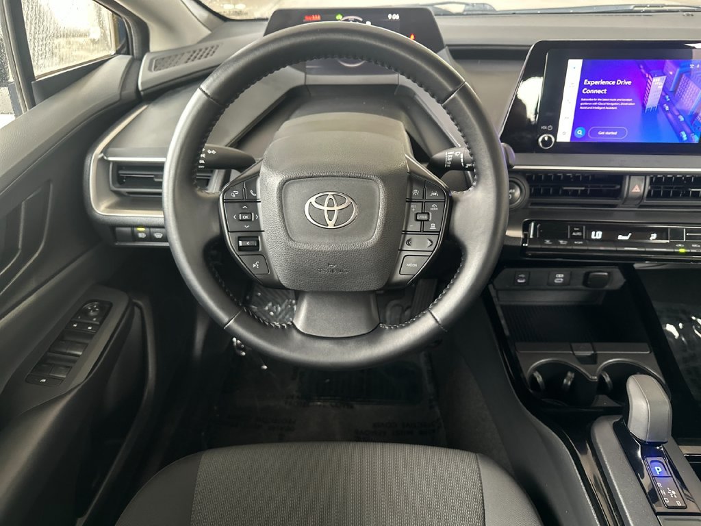 Used 2025 Toyota Prius LE FWD image 13