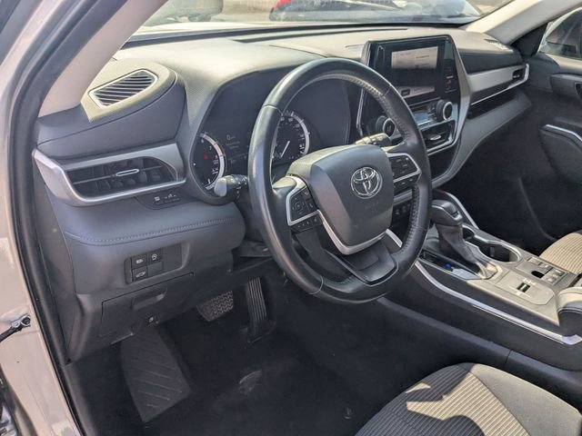 Used 2023 Toyota Highlander LE image 9