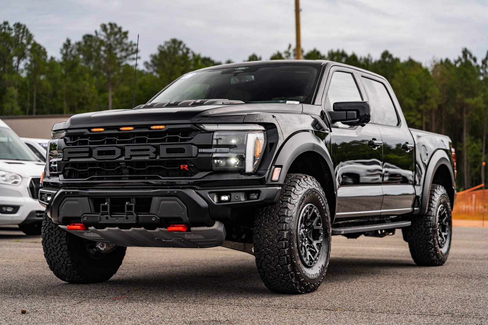 Certified 2025 Ford F150 Raptor w/ Equipment Group 803A Raptor R AWD/4WD image 6
