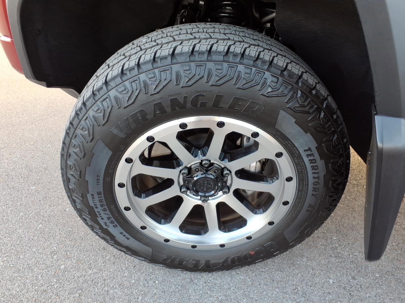 Used 2025 GMC Canyon Elevation w/ Convenience Package image 9