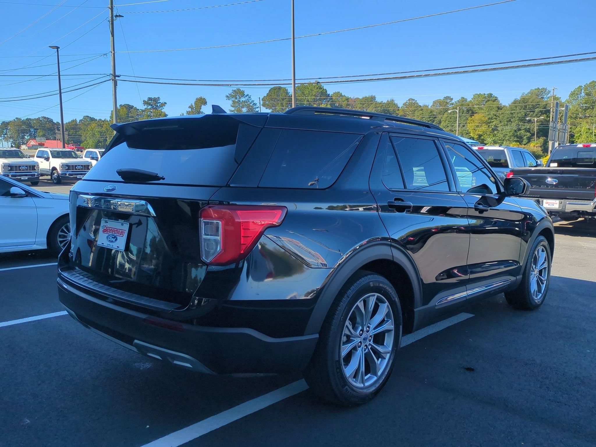 Certified 2023 Ford Explorer XLT w/ Equipment Group 202A RWD image 5