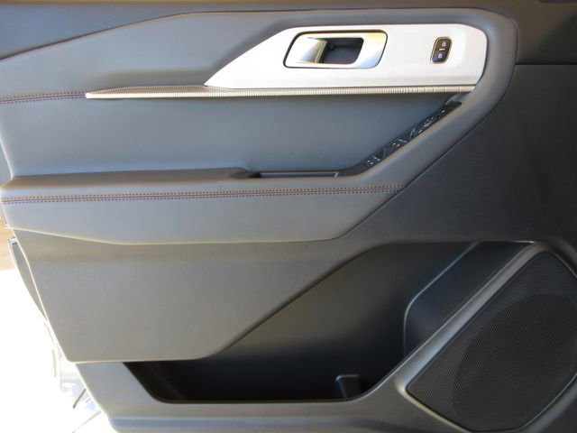 Certified 2025 Ford Explorer Active w/ Active Comfort Package image 9