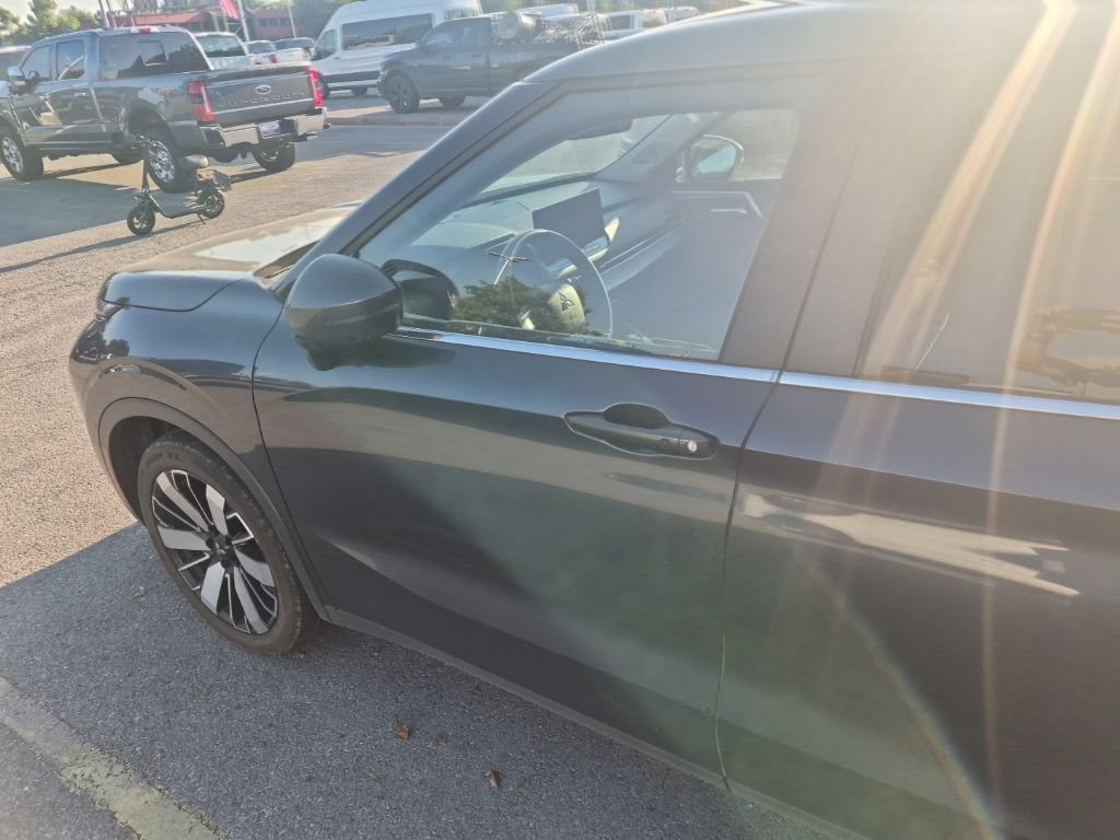 Used 2025 Mitsubishi Outlander SE FWD image 8