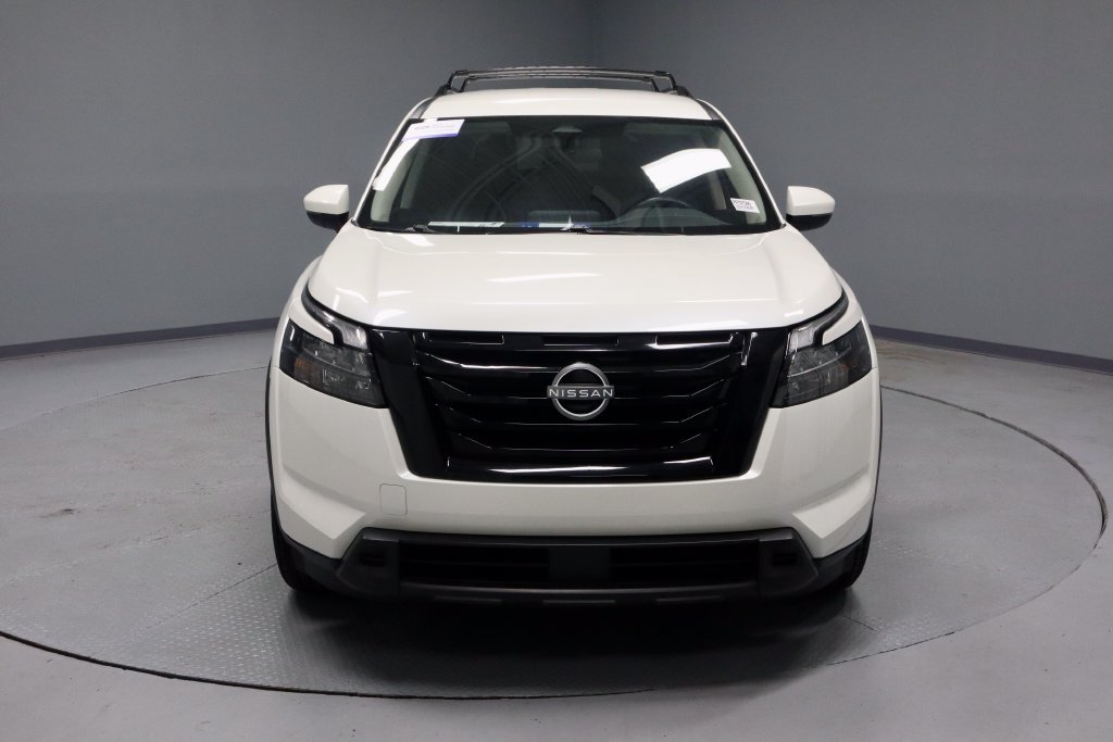 Used 2024 Nissan Pathfinder SV w/ Black Appearance Package AWD/4WD image 6