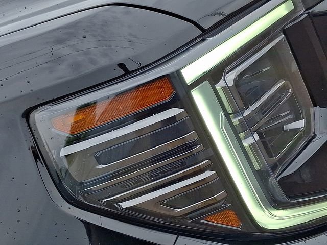 Used 2022 GMC Sierra 1500 AT4 w/ AT4 Premium Package AWD/4WD image 9