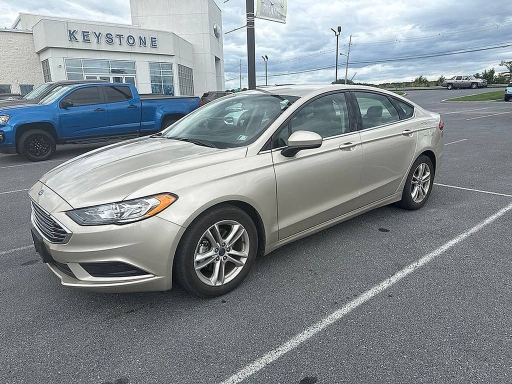 Certified 2018 Ford Fusion SE w/ Fusion SE Technology Package FWD image 2