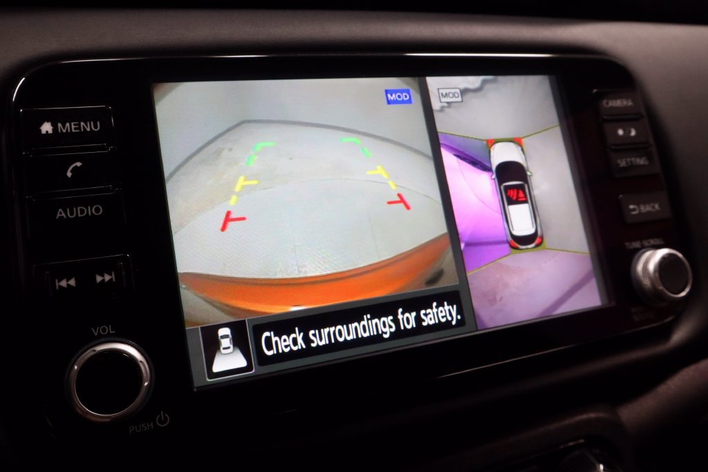 Used 2024 Nissan Kicks SR w/ SR Premium Package FWD image 2