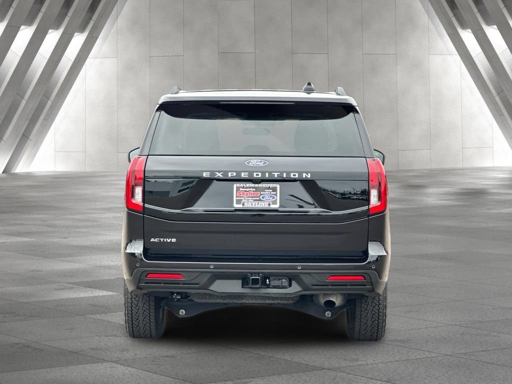 Certified 2025 Ford Expedition Active AWD/4WD image 4