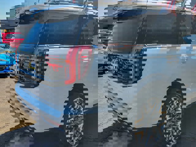 Certified 2025 Ford Expedition Platinum w/ Platinum Ultimate Package image 4