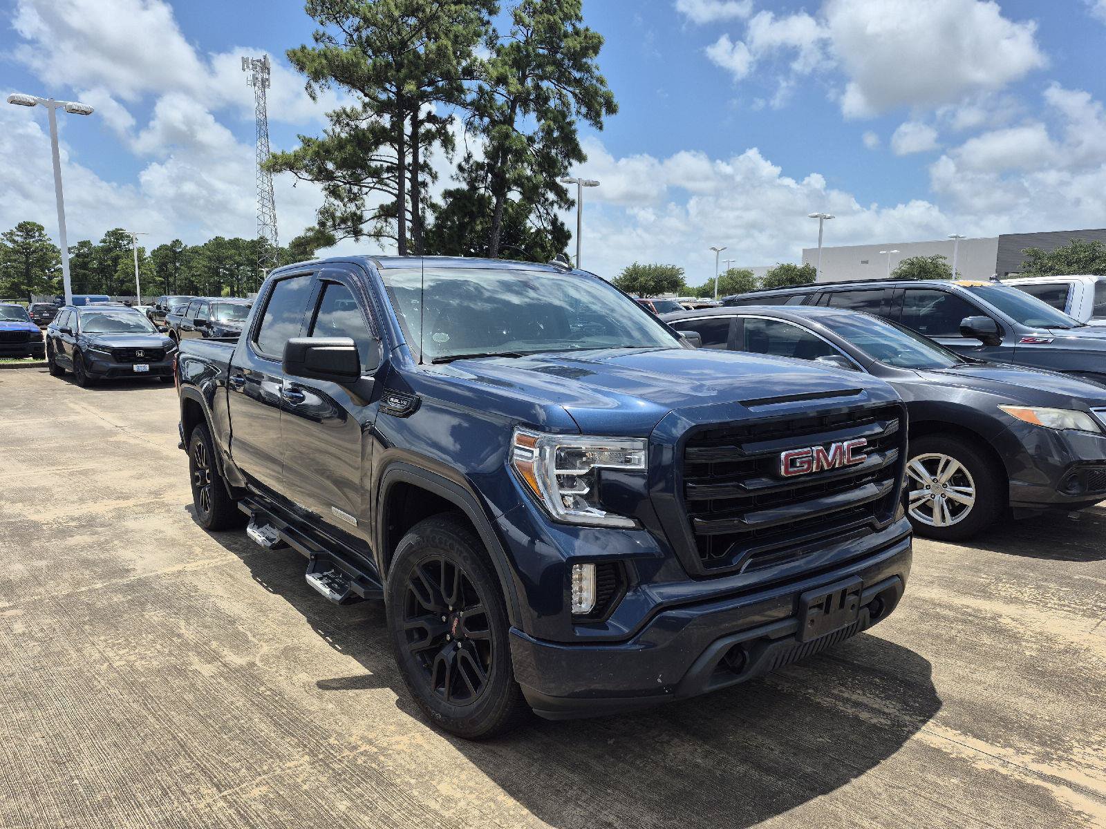 Used 2020 GMC Sierra 1500 Elevation w/ Elevation Value Package RWD image 2